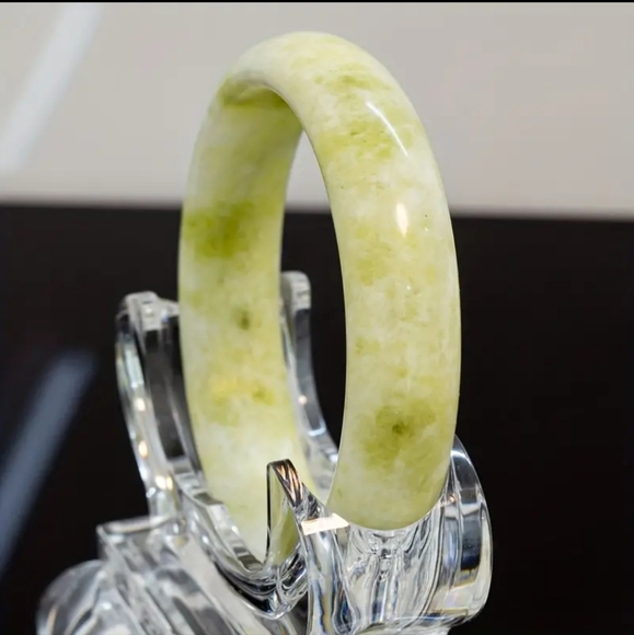 Natural Yellow Jade Classic Bracelet. - Picture 3 of 5